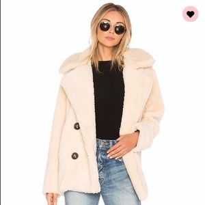 Cute fluffy borg faux sheepskin fur white coat sm